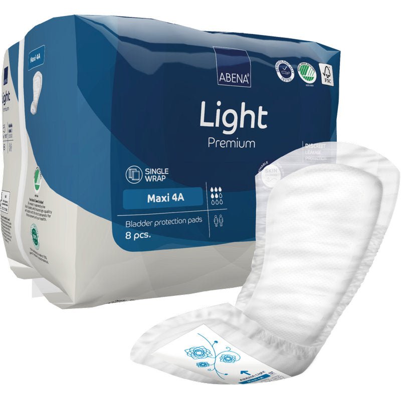 Na obrázku je balení ABENA Light Maxi 4A, Premium od společnosti Abena Re-Seller GmbH (8 kusů) s tamponem v popředí, který zdůrazňuje hlavní vlastnosti a certifikační symboly pro prémiovou ochranu proti úniku moči.
