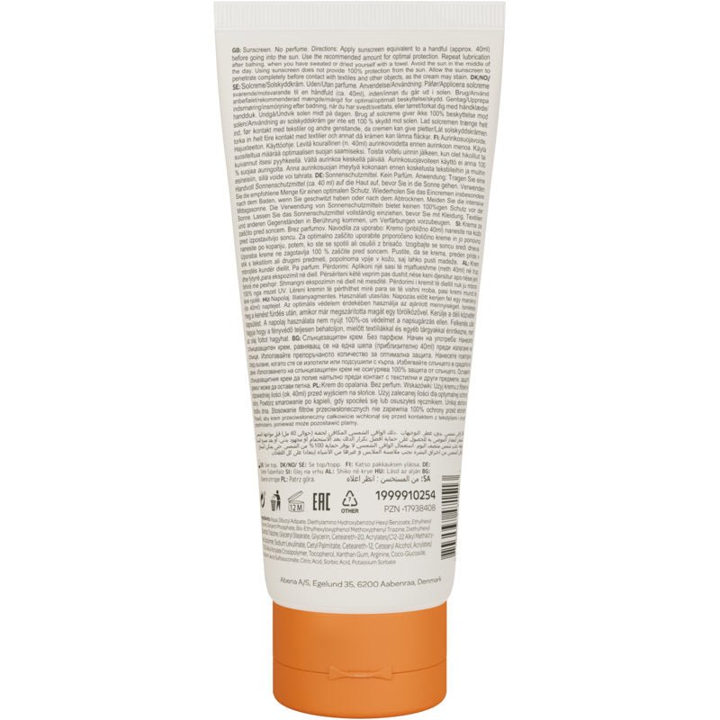 100ml tuba opalovacího krému Bambo Nature SPF50, bez barviv a parfémů, od Abena Re-Seller GmbH, s oranžovým víčkem, viděno zezadu. Světlý obal ukazuje hustý černý text, symboly, čárový kód a informace o firmě.