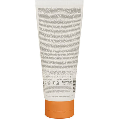 100ml tuba opalovacího krému Bambo Nature SPF50, bez barviv a parfémů, od Abena Re-Seller GmbH, s oranžovým víčkem, viděno zezadu. Světlý obal ukazuje hustý černý text, symboly, čárový kód a informace o firmě.