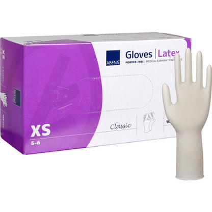 Krabice s latexovými rukavicemi Classic, nepudrované, dlouhé, přírodní, velikost XS od společnosti Abena Re-Seller GmbH je zobrazena vedle rukavice stojící vzpřímeně. Fialovo-bílá krabice zdůrazňuje detaily produktu a poskytuje dlouhotrvající ochranu při lékařské aplikaci.
