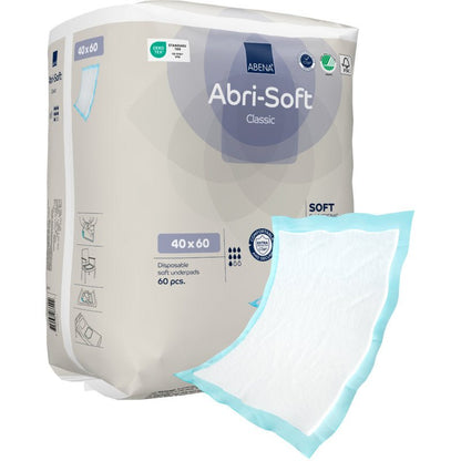 Na obrázku je balení 60 kusů jednorázových podložek Abena Re-Seller GmbH Abri-Soft Classic (40x60 cm, modrá) s podložkou mimo balení s bílým savým jádrem a modrým okrajem.