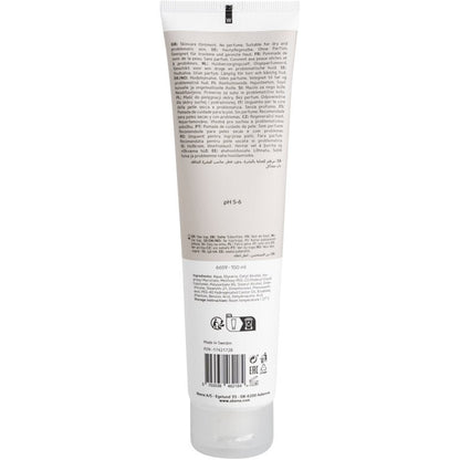 Zadní strana bílé tuby Abena Re-Seller GmbH krému na péči o pleť 150 ml (karton, 12 balení) pro suchou pokožku ukazuje seznam složek s přírodními složkami, pokyny k použití, recyklační symboly a vícejazyčné informace o produktu. Vyrobeno ve Švédsku.