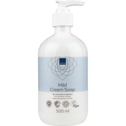 Eine weiße Kunststoff-Pumpflasche mit der Aufschrift "Milde Cremeseife ohne Parfüm" von Abena Re-Seller GmbH, die ein blau-weißes Design aufweist. Das 500 ml Produkt ist dermatologisch getestet, vegan und weist Zertifizierungen auf dem Etikett auf.