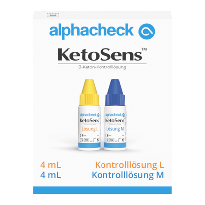 Obrázek produktu Alphacheck KetoSens β-ketonového kontrolního roztoku L+M | Balení (2 lahvičky) od Berger Med GmbH pro keto měřicí přístroje. Obrázek zobrazuje bílou krabičku s modrým a žlutým textem. V krabičce se nacházejí dvě malé lahvičky s barevnými uzávěry, jedna žlutá (roztok L) a jedna modrá (kontrolní roztok M). Objem je uveden jako 4 ml.