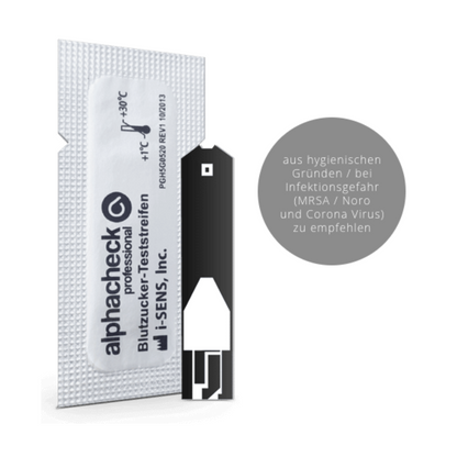 Testovací proužek na měření hladiny cukru v krvi s nápisem „Alphacheck professional Blutzuckerteststreifen, balený v blistrech | Balení (50 kusů)“ od Berger Med GmbH je vystaven. Testovací proužek na měření hladiny cukru v krvi se částečně nachází v ochranném bílém obalu s německým nápisem, který doporučuje jeho použití z hygienických důvodů a ke snížení rizika infekce (MRSA, Noro a koronavirus).
