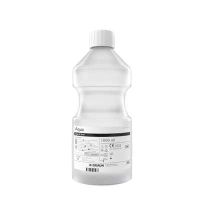 B. Braun Aqua Ecotainer® Topická oplachovací roztok, průhledná plastová láhev s objemem 1000 ml, je vyrobena z ekologického polypropylenu. Má bílý uzávěr a je označena různými symboly a texty, včetně značky B. Braun a pokynů pro použití topického oplachovacího roztoku.
