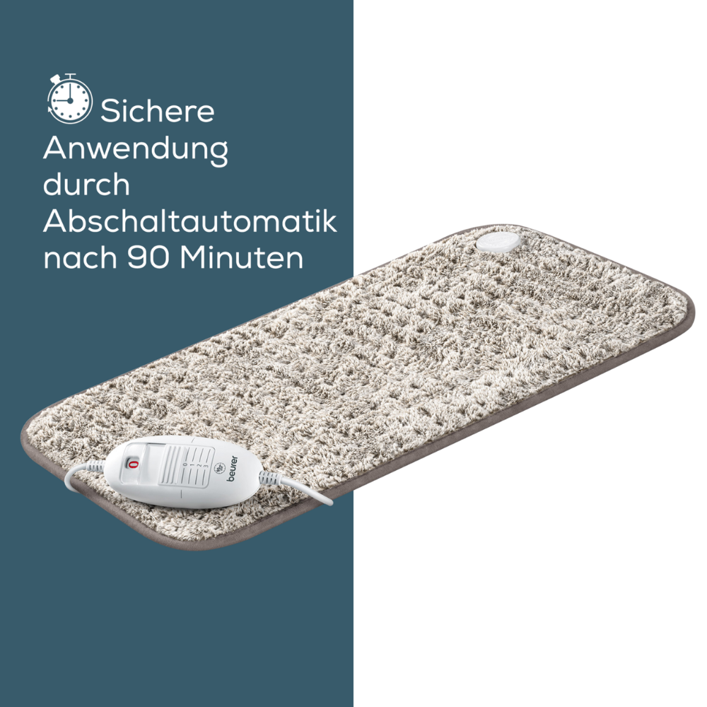 Je zobrazen obdélníkový elektrický vyhřívací polštář s texturovaným béžovým povrchem. Ovládací zařízení je připojeno k polštáři kabelem. Německý text na levé straně zní „Bezpečné použití díky automatickému vypnutí po 90 minutách“ s ikonou hodinek nad tím. Tento produkt Beurer GmbH, Beurer HK 123 XXL Nordic vyhřívací polštář, nabízí 3 úrovně tepla a je k dispozici ve formátu XXL, ideální pro maximální pokrytí.