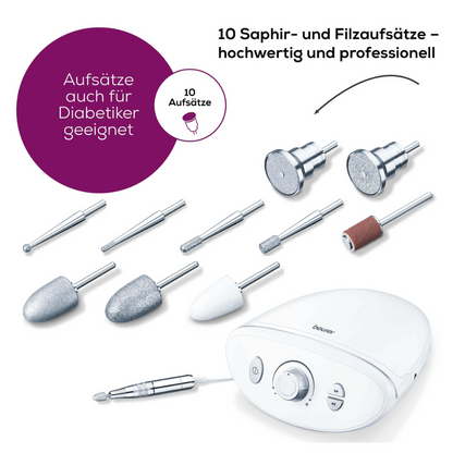 Bílý elektronický přístroj s nápisem „Beurer MP 100 stanice na manikúru/pedikúru | balení (1 kus)“ od Beurer GmbH, kolem kterého jsou rozmístěny různé vyměnitelné safírové a plstěné hroty. Německý text zdůrazňuje 10 vysoce kvalitních nástavců vhodných pro diabetiky a upozorňuje, že tato stanice na manikúru a pedikúru je navržena pro profesionální použití.