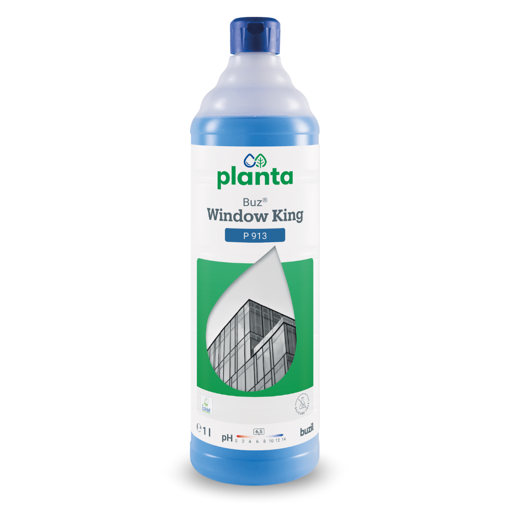 Buzil Buz® Window King P 913, produkt společnosti BUZIL-WERK Wagner GmbH & Co. KG, je prezentován s označením EU Ecolabel. Štítek zobrazuje fasádu budovy v kapkovitém rámečku a poukazuje na ekologický koncentrát na čištění skla a oken s účinkem proti nečistotám. Převážně bílo-modrá láhev má objem 1 litr.