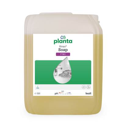 Kontejner s Buzil Rinax® mýdlem P 961, 5-litrový produkt společnosti BUZIL-WERK Wagner GmbH & Co. KG. Má zelenou etiketu s informacemi o produktu a kapkovitou grafikou. Tekutina uvnitř je bledě žlutá. Tato ekologická mýdlová emulze na ruce je šetrná k pokožce a šetrná k životnímu prostředí.