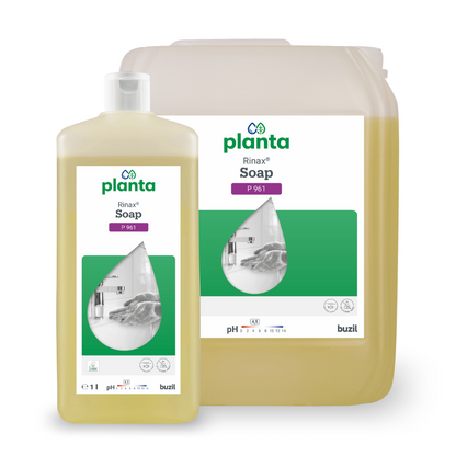 Vystavena je láhev a velká nádoba s Buzil Rinax® mýdlem P 961, se žlutou tekutinou uvnitř a stejným zeleno-bílým designem etikety. Tento ekologický, k pokožce šetrný vzorec zdůrazňuje svůj účel jako ekologická mýdlová emulze na ruce od BUZIL-WERK Wagner GmbH & Co. KG.