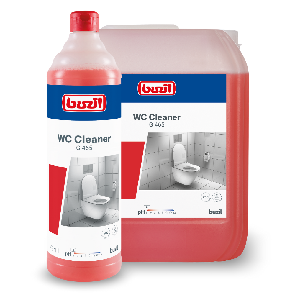 Vystaveny jsou dva kontejnery s Buzil WC Cleaner G 465 Viskózní sanitární základní čistič od BUZIL-WERK Wagner GmbH & Co. KG; menší láhev stojí před větším džbánem. Oba kontejnery obsahují červenou kapalinu a jsou označeny obrázkem toalety, názvem produktu G 465 a údaji o pH. Tento viskózní sanitární základní čistič je vynikající pro odstranění vodního kamene a močových usazenin na toaletách.