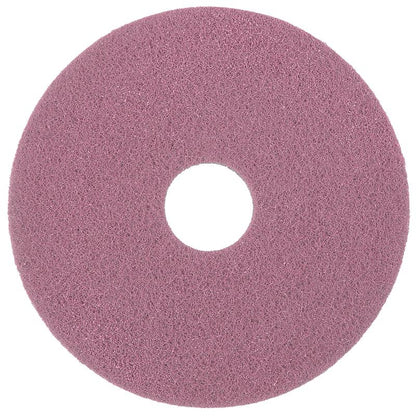 Diversey Twister Pad Pink pro vinylové podlahy od Diversey Deutschland GmbH & Co. OHG je kruhové, růžové čisticí podložky s hrubou texturou a centrálním otvorem, fotografované před bílým pozadím.