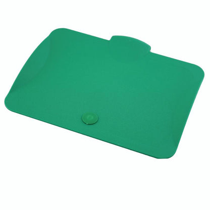 TASKI víko pro 7 l kbelík od Diversey Deutschland GmbH & Co. OHG je vhodné pro 7- a 12-litrové kbelíky. Má plochý, zelený plastový design s oblými rohy, zvýšený knoflík na okraji a půlkruhové poutko nahoře.