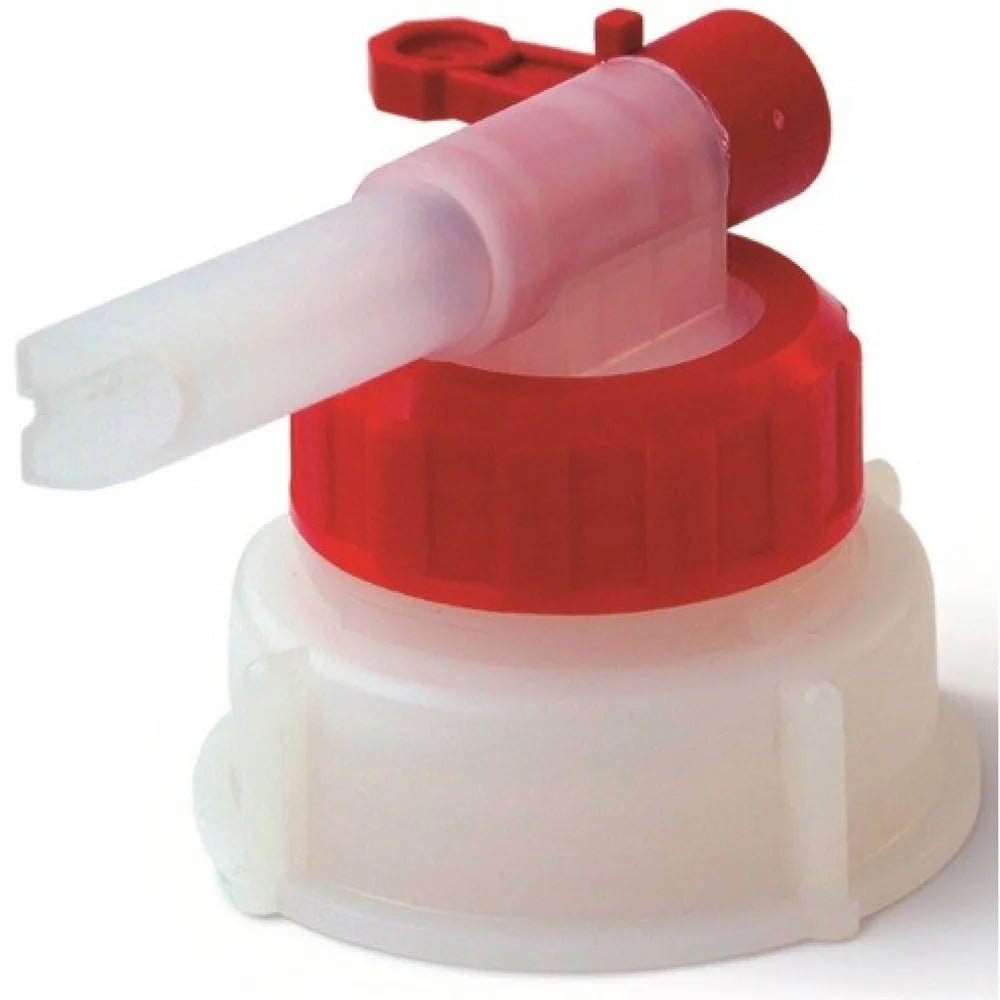 Kohoutek kanystru Dr. Schumacher (1 kus) od Dr. Schumacher GmbH má červený otočný uzávěr, bílou závitovou základnu a průhledný, zahnutý výtok s drážkami pro snadné nalévání tekutin z nádoby.