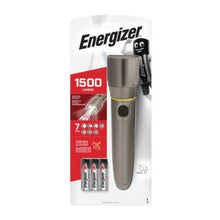 Obal svítilny Energizer Vision HD metal 6AA od společnosti Energizer Deutschland GmbH zdůrazňuje její působivé vlastnosti, včetně jasu 1500 lumenů a dodávky dvou baterií Energizer. Mezi hlavní specifikace patří digitální fokusovací technologie, pozoruhodná vzdálenost paprsku 230 metrů, robustní hliníkové pouzdro a hodnocení IPX4 pro spolehlivou ochranu proti stříkající vodě.