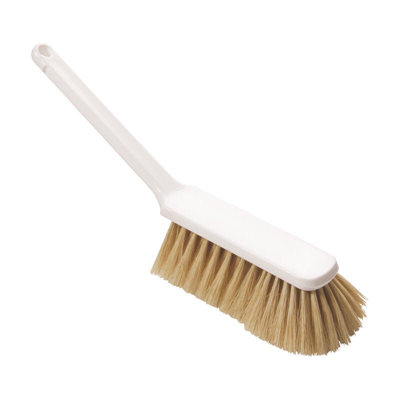 HANDBESEN, SMĚS BLOND VLASŮ 30/70 (310x40x50mm) od Haug Bürsten KG má bílou plastovou rukojeť s otvorem pro zavěšení a béžové štětiny, které jsou pro efektivní čištění zkosené, na jednoduchém bílém pozadí.