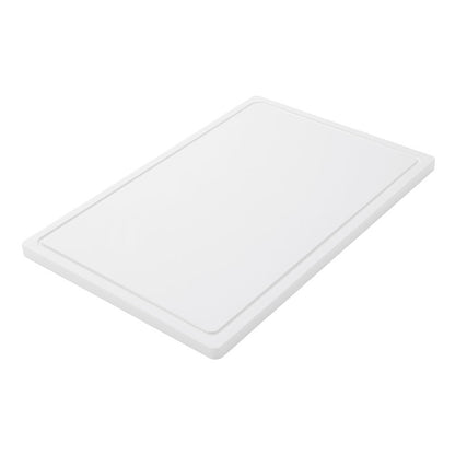 Das Haug Bürsten KG SCHNEIDEBRETT GROß, PE, RUTSCHFEST, 600X400X20MM je velké, obdélníkové, bílé prkénko s protiskluzovým povrchem a zvýšeným okrajem, které je nakloněné před bílým pozadím - ideální pro každodenní použití v kuchyni.