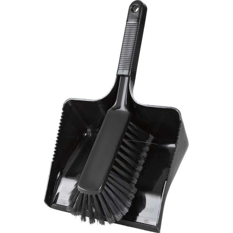 SADA NA ZAMETÁNÍ, MĚKKÁ, 350MM od Haug Bürsten KG je černý plastový set s odpovídajícím ručním kartáčem s měkkými štětinami, strukturovanou rukojetí s otvorem pro zavěšení, a přesně zapadá do lopatky.