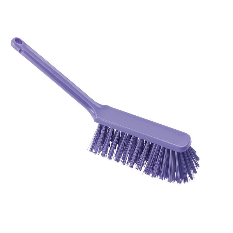 RUKÁVKA ø 0,50MM TVRDÁ 310x40x45MM od Haug Bürsten KG je fialový plastový čistící nástroj s dlouhou rukojetí a tuhými štětinami, ideální pro tvrdou práci a je zobrazena na bílém pozadí.