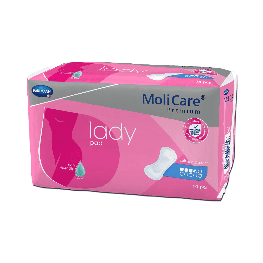 Balíček vložek Hartmann MoliCare® Premium Lady Pad je vystaven. Obal je růžový s fialovým a bílým designem a zobrazuje název produktu a logo značky. Balíček obsahuje 14 vložek, ideální pro lehkou inkontinenci, a zdůrazňuje, že produkt je přátelský k pokožce, měkký a diskrétní.