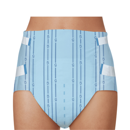 Světle modré inkontinenční prádlo s pruhovaným vzorem a malými symboly, které jsou zobrazeny od pasu po stehna na bílém pozadí. Tento MoliCare® Slip maxi 9 kapek od společnosti Paul Hartmann AG nabízí velmi vysokou ochranu.