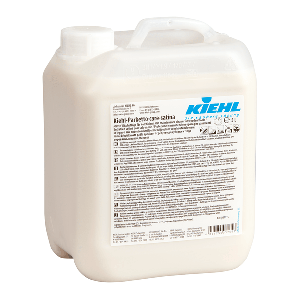 Bílá plastová nádoba s rukojetí a šroubovacím uzávěrem s nápisem "Kiehl Kiehl-Parketto-care-satina Matná ošetřující disperze na dřevěné podlahy 5 L" od společnosti Johannes Kiehl KG, s údaji o produktu a vícejazyčným návodem. Prodáváno v kartonu se 2 lahvemi.