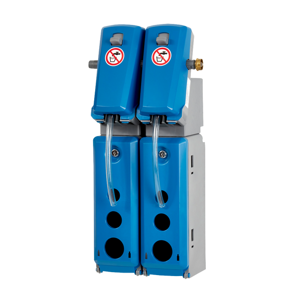 Die Johannes Kiehl KG DosiStation 2P-4 L je modro-šedý nástěnný dávkovač se dvěma moduly a průhlednými hadicemi pro dávkování dvou produktů do lahví - ideální pro vícenásobné dávkování nebo přesné plnění lahví.