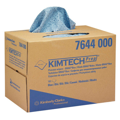 Modře vzorovaný utěrka Kimtech® se vydává z hnědé krabice Kimberly-Clark GmbH BRAG™ (1 krabice x 160 utěrek). Karton je označen informacemi o produktu a je ideální pro průmyslové čištění.
