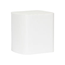 Ein schlichter weißer Würfel mit abgerundeten Kanten, der an das Hostess™ NATURA Toilettenpapier Einzelblattsytem (32 Packungen x 500 Blatt, Weiß) von Kimberly-Clark GmbH erinnert, vor einem weißen Hintergrund.