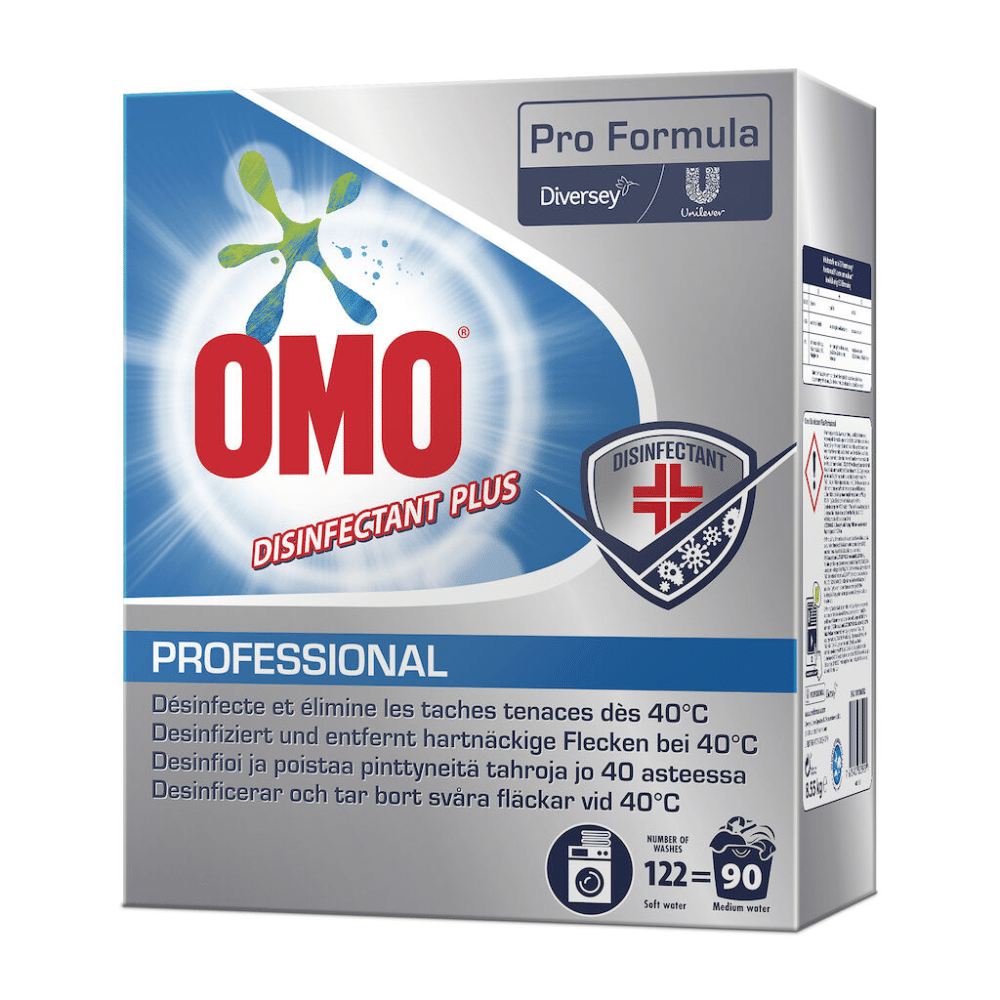 Vystavena je balení Omo Professional Disinfectant Plus, dezinfekčního pracího prostředku (8550 g) od Diversey Deutschland GmbH & Co. OHG. Obal zdůrazňuje účinnost při odstraňování odolných skvrn při 40 °C a obsahuje loga Unilever a Diversey a návody k použití.