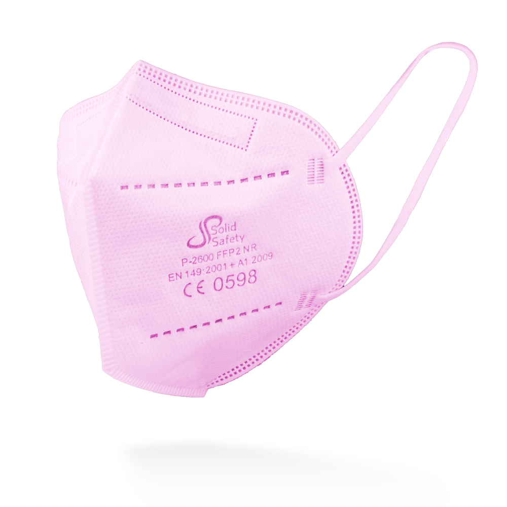 Eine rosafarbene SolidSafety Filtrierende Halbmaske FFP2 NR der AMPri Handelsgesellschaft mbH mit Ohrschlaufen, Zertifizierungsangaben und dem Solid Safety-Logo ist vor einem schlichten weißen Hintergrund abgebildet.