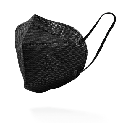 Die SolidSafety Filtrierende Halbmaske FFP2 NR der AMPri Handelsgesellschaft mbH in schwarz steht vor einem schlichten weißen Hintergrund und ist mit Ohrschlaufen und sichtbaren Randnähten versehen.