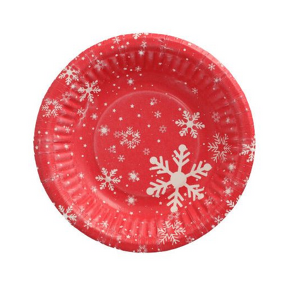 Papírový talíř „Winter Time“ společnosti PAPSTAR GmbH s průměrem 19 cm a výškou 3 cm zobrazuje červené motivy zdobené různě velkými bílými sněhovými vločkami – ideální volba pro zimní oslavy. Jemně řasené okraje dodávají strukturovaný vzhled a zároveň jsou jako FSC certifikovaný produkt udržitelné. Dostupné v baleních po 50 kusech.