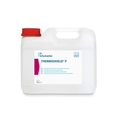 Plastový kanystr o objemu 5 litrů z bílého plastu s červeným šroubovacím uzávěrem a rukojetí, označený nápisem "Dr. Schumacher THERMOSHIELD P | Kanister (5 l)", vodní impregnace pro textilie a kůži od Dr. Schumacher GmbH, s vícejazyčným návodem na etiketě.
