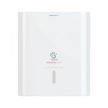 Ein weißer, an der Wand befestigter Papernet Antibakterieller Spender für C/V-Falz Falthandtücher mit dem Logo der Sofidel Germany GmbH Defend Tech Technologie mit den Aufdrucken „antibakterieller Spender“ und „CV Folded Hand Towel“. Auf der Vorderseite ist ein schmaler vertikaler Schlitz sichtbar.