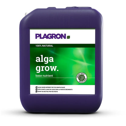 Velký fialový džbán s nápisem „Plagron Alga Grow Přírodní růstové hnojivo“ od Bertels B.V. má zelené pozadí s textem v angličtině a španělštině. Tato čtvercová nádoba s horním držadlem je ideální přírodní růstové hnojivo pro vaši zahradu.
