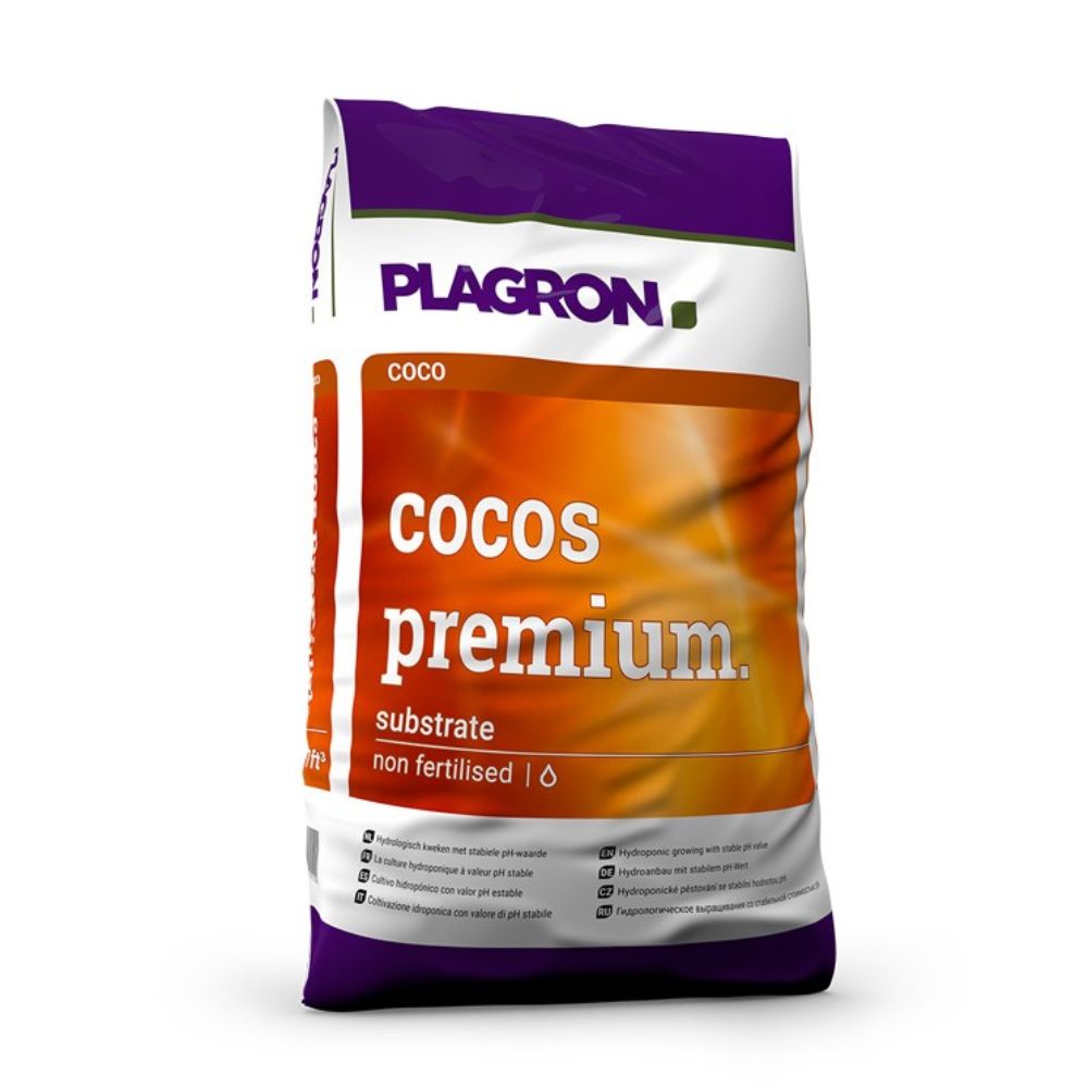 Obrázek produktu pytle Plagron Cocos Premium 50L od Bertels B.V. ukazuje hlavně bílé obaly s fialovými a oranžovými oblastmi. Zdůrazňuje, že pytel není hnojen, je ideální pro hydrologické pěstování a obsahuje různé symboly a detaily produktu.