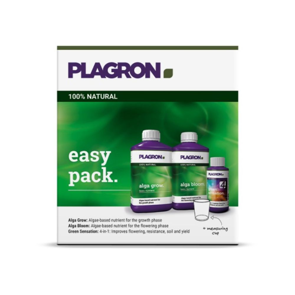 Plagron Easy Pack Natural od Bertels B.V. obsahuje tři lahve se zelenými a fialovými etiketami pro „Alga Grow“ a „Alga Bloom“ a malou odměrku. Používá organické základní hnojivo a zajišťuje tak přesnou výživu rostlin v kompaktním balení.