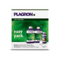Plagron Easy Pack Natural od Bertels B.V. obsahuje tři lahve se zelenými a fialovými etiketami pro „Alga Grow“ a „Alga Bloom“ a malou odměrku. Používá organické základní hnojivo a zajišťuje tak přesnou výživu rostlin v kompaktním balení.