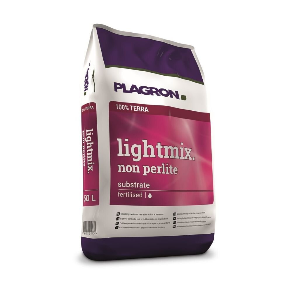 Plagron Lightmix 50L – Bez perlitu pro čistou zeminu od Bertels B.V. je 50litrový terasový substrát v fialovo-bílém pytli s červenou oblastí, která zdůrazňuje název a nabízí individuální možnosti hnojení a optimální hodnoty vzduchu a kyslíku.