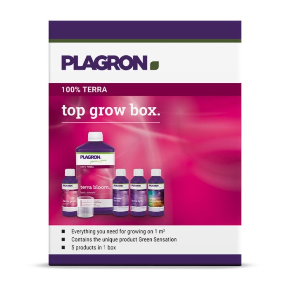 „Plagron Top Grow Box 100% Terra - Pěstitelská sada pro půdu | 1 kus“ od Bertels B.V. obsahuje lahve jako „Terra Bloom“ a „Terra Grow“. Krabice je navržena v fialové a růžové barvě a je opatřena textem, který popisuje její vlastnosti a obsah.
