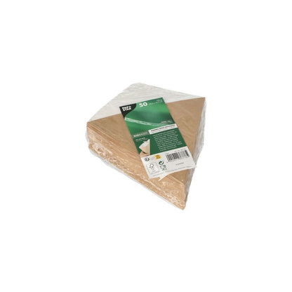 Sada PAPSTAR „pure“ kornoutů na hranolky s přihrádkou na dip z obnovitelných surovin je zabalena v průhledné plastové fólii. Balení je opatřeno zelenou etiketou s informacemi o produktu a čárovým kódem. Hnědo/bílé trojúhelníkové ToGo nádoby mají rozměry 19,5 cm x 16,5 cm a pojmou až 100 g.