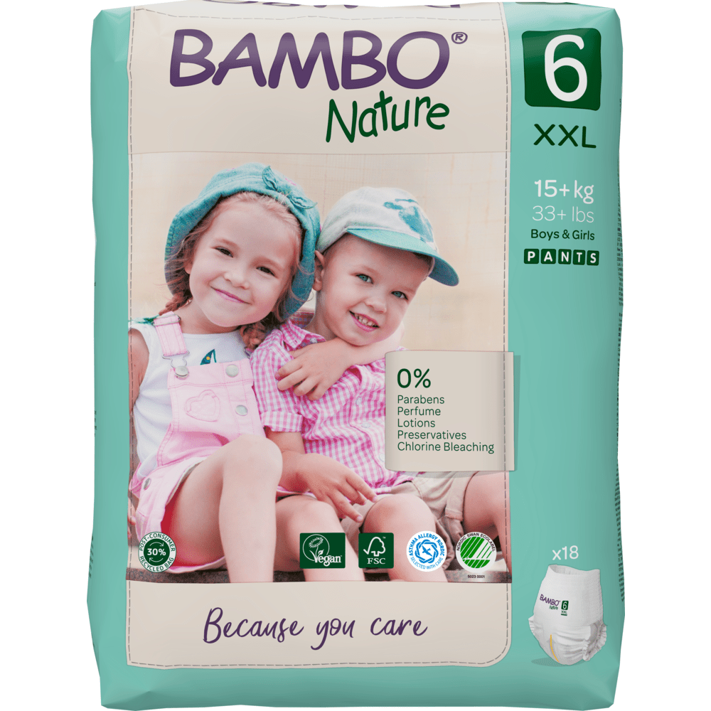 Balení Bambo Nature Pants XXL od společnosti Abena Re-Seller GmbH ve velikosti 6, které zobrazuje dvě smějící se děti v pastelových oblečcích. Ekologické balení propaguje 0% parabenů, je certifikováno jako veganské a obsahuje 18 k pokožce šetrných kalhotkových plen.