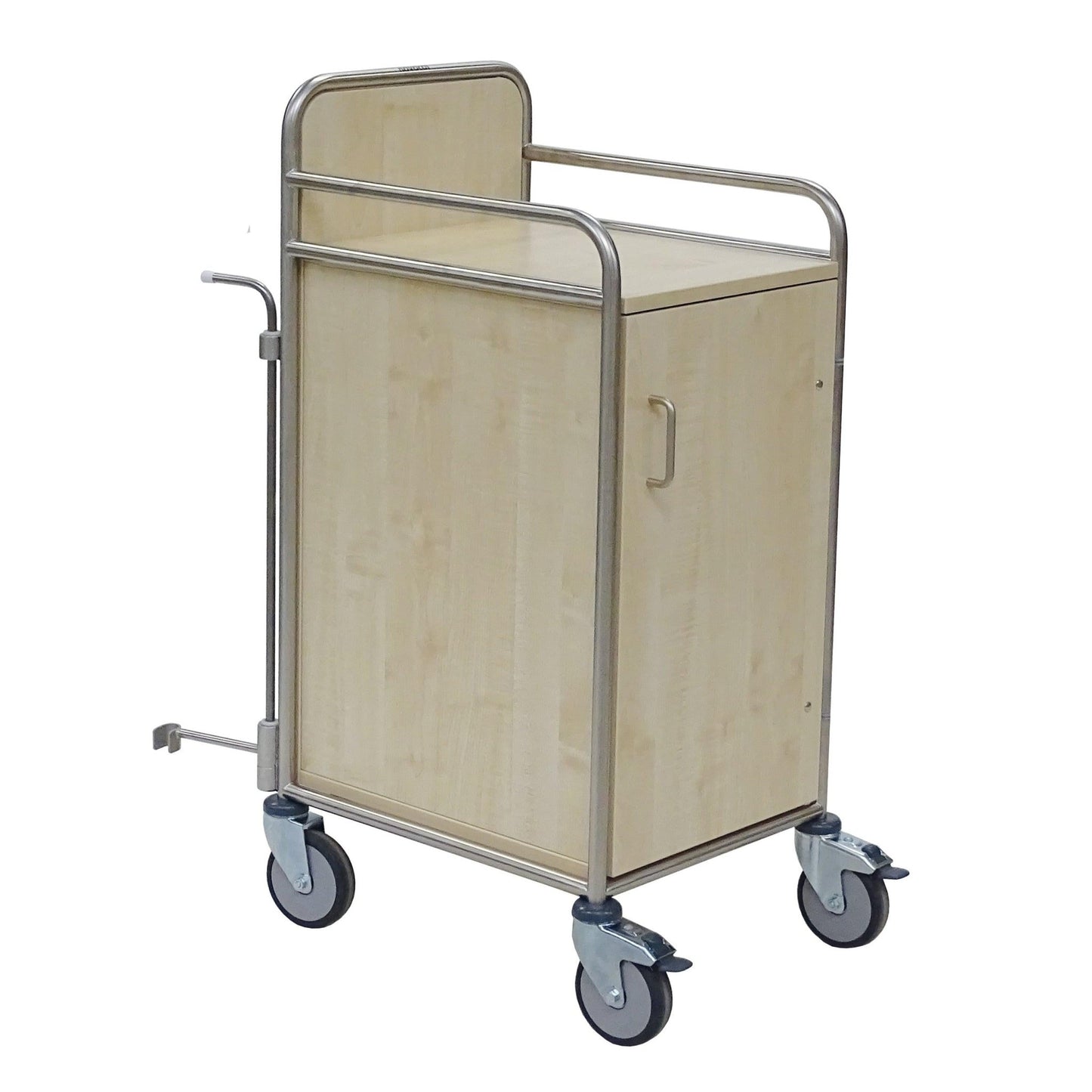 Novocalový staniční vozík se skládá z robustního rámu z nerezové oceli s plně svařenými kruhovými spoji, skříňky s úchytkou, čtyř otočných koleček (dvě z nich s brzdou) a zvýšených zadních a bočních lišt pro větší pohodlí a stabilitu.