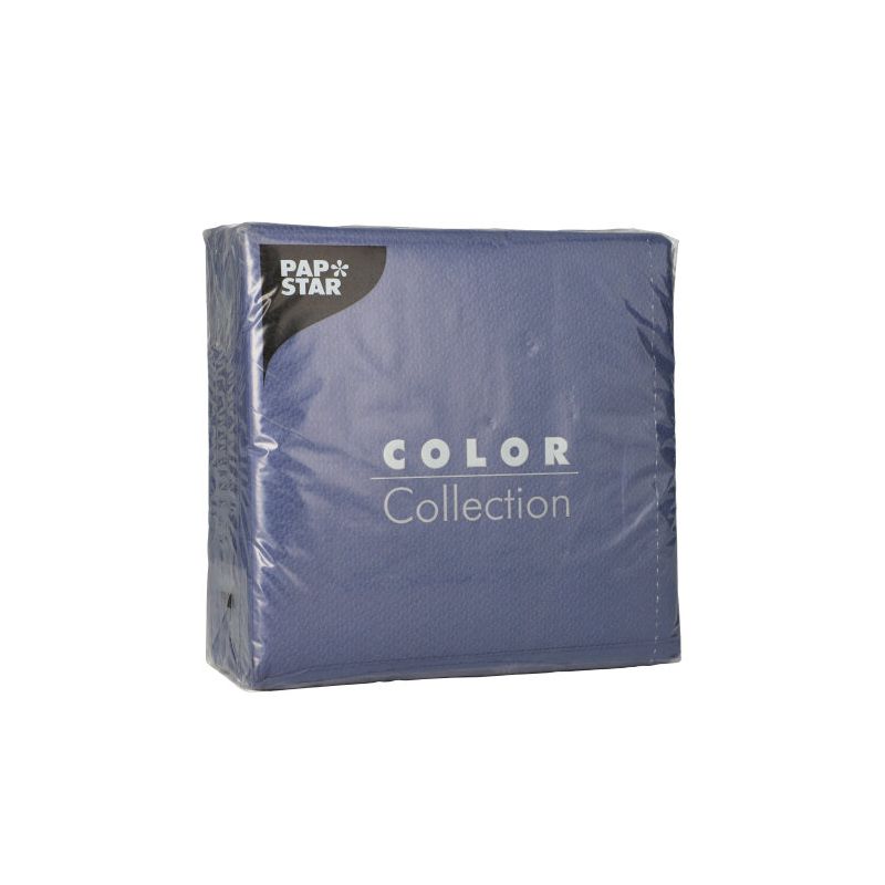Zapečetěné balení PAPSTAR 100 ubrousků, jednovrstvé 1/4 skládání 33 x 33 cm od PAPSTAR GmbH v modré barvě, stojí vzpřímeně před bílým pozadím. Na přední straně obalu se nachází FSC-certifikovaná značka a název značky.
