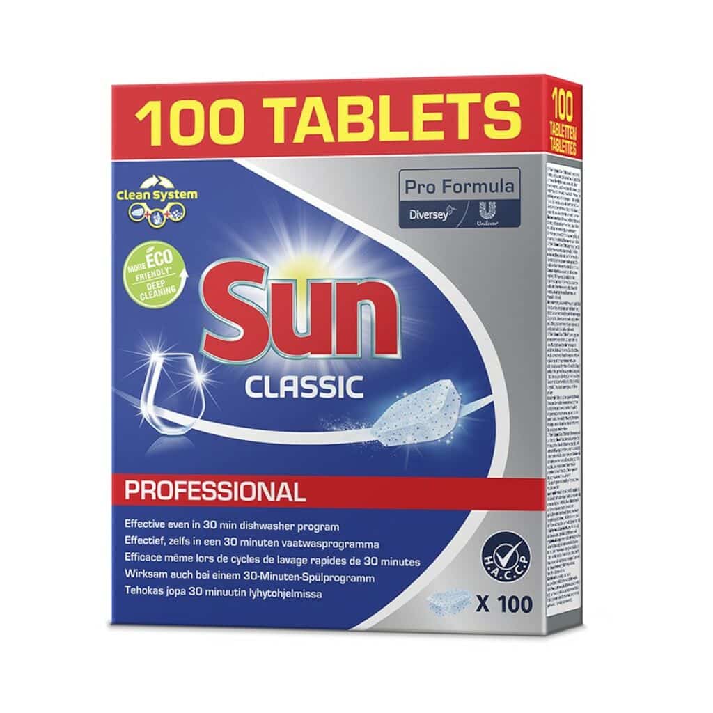 Na obalu SUN Professional Classic Tabs, čisticích tablet do myčky od Diversey Deutschland GmbH & Co. OHG, je napsáno „100 tablet“ a „Professional“ tučným písmem. Zvýrazňuje ekologický vzorec a účinnost v 30minutovém programu, přičemž logo značky je výrazně zobrazeno na modrém pozadí.
