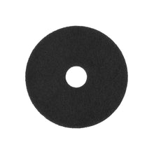 Ein schwarzes, kreisförmiges Arcora Superpad Schwarz Reinigungspad von Arcora International GmbH für die Nassgrundreinigung auf unempfindlichen Belägen, mit einem Mittelloch, abgebildet auf weißem Hintergrund.