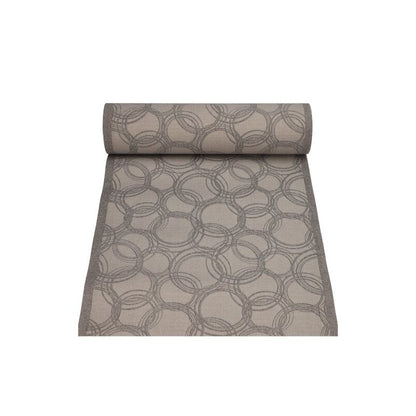 Běhoun na stůl od PAPSTAR GmbH z ROYAL kolekce je 24m x 40cm velká, látce podobná role ze směsi pulp-viskózového tissue, která má kruhový geometrický vzor v šedých a béžových tónech. Částečně rozvinutý materiál elegantně ukazuje svůj bezproblémový design.