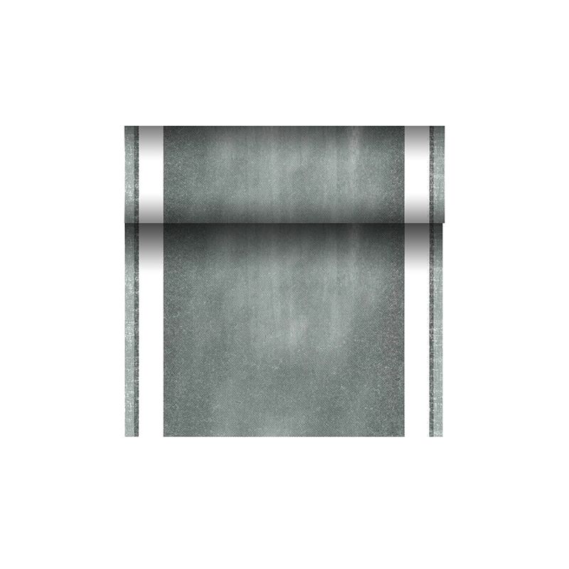 Role látkově podobného zeleného běhounu na stůl z PAPSTAR běhounu na stůl PV-Tissue Mix „ROYAL Collection“ s čistými bílými okraji je částečně rozvinutá před jednoduchým bílým pozadím. Tento produkt vyrobený společností PAPSTAR GmbH má díky své jedinečné směsi celulózovo-viskózového tissue mixu lehce zvětralý vzhled.